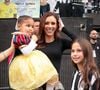 Mavie e Mel, filhas de Neymar e Bruna Biancardi, chamaram atenção em jogo do Santos com looks personalizados durante entrada em campo na Neo Química Arena