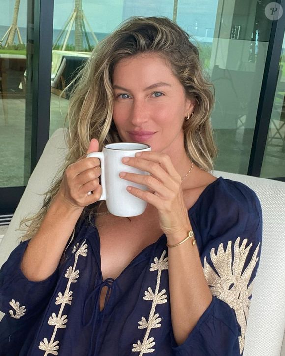 Em cliques presentes na matéria, Gisele Bündchen trocou carinhos com o pai do seu terceiro filho