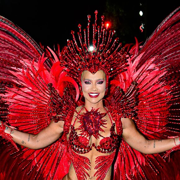 Fantasia de Virgínia Fonseca conta com 60 mil cristais