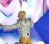 Xuxa Meneghel vem sendo atacada pelo figurino usado na turnê 'O Último Voo da Nave'