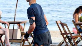 Nem agachamento, nem leg press! O segredo para as pernas torneadas de César Tralli, agora apresentador do 'JN', é um exercício simples: '25 quilos...'