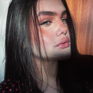 Nos últimos dias, Maysa Matarazzo compartilhou uma sequência de fotos fazendo 'carão' e deixou internautas impressionados