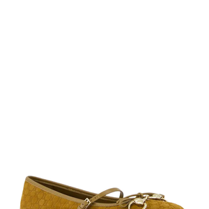 Quem roubou a cena foi a sapatilha ballet Horsebit da Gucci, avaliada em R$ 8.401 segundo o site da Farfetch