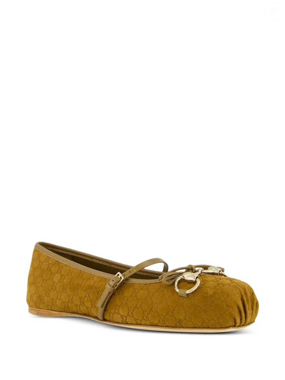 Quem roubou a cena foi a sapatilha ballet Horsebit da Gucci, avaliada em R$ 8.401 segundo o site da Farfetch