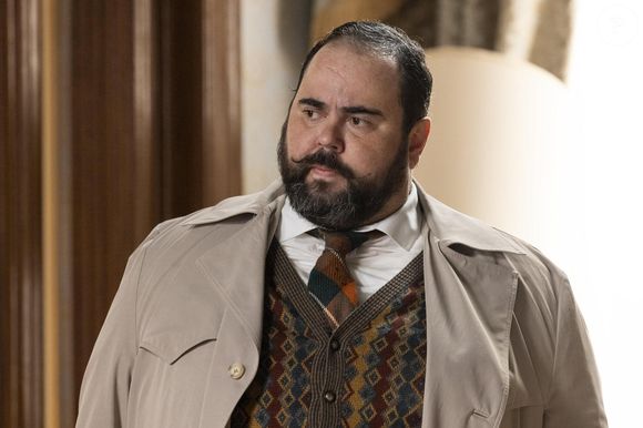 Sabiá (Fábio de Luca) - Detetive contratado para encontrar o filho de Candinho (Sergio Guizé). É esperto, mas também confuso. Vai se apaixonar por Zenaide (Evelyn Castro). Adora quindins.