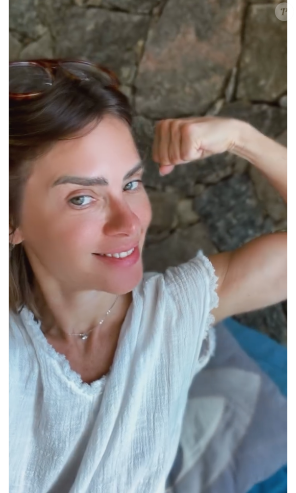 "Se eu estivesse doente como as pessoas dizem que estou, já teria morrido, estaria lá em cima [risos]", disse Carolina Dieckmmann