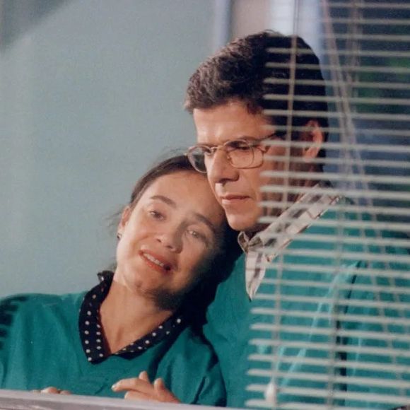 Regina Duarte pode ser vista na pele de Helena em 'História de Amor', na reprise da Faixa Especial da TV Globo.