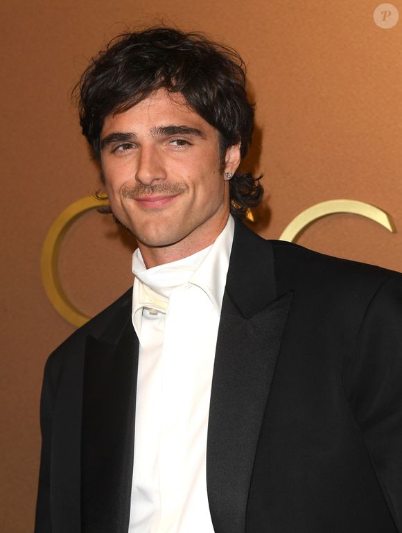 Jacob Elordi ganha elogios de Del Toro, que descreveu ao Sunday Morning sua 'inocência e pureza desarmantes'