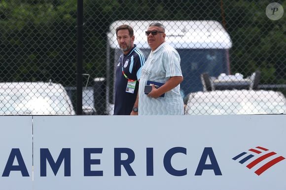 Segundo o jornal argentino La Nación, agentes do FBI e promotores federais dos Estados Unidos iniciaram uma investigação preliminar para apurar operações financeiras milionárias da AFA realizadas em território norte americano