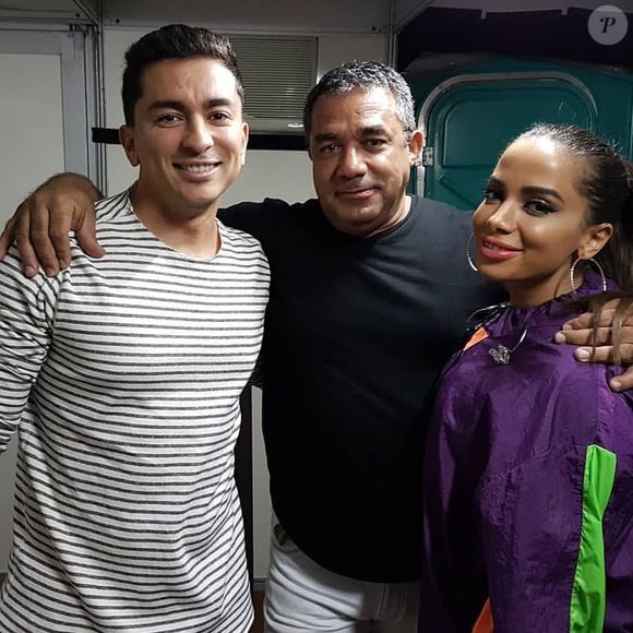 Sem passaporte, Renan Machado enfrenta restrições em Paris e o caso ganha repercussão nas redes sociais; pai, Mauro Machado, e os dois filhos, Renan e Larissa Machado (Anitta)