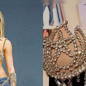 9. Britney Spears (2001) - Durante a estreia no festival, a estrela pop fez questão de contar com escolta policial para se locomover do camarim até o palco, priorizando a segurança e evitando aglomerações.
