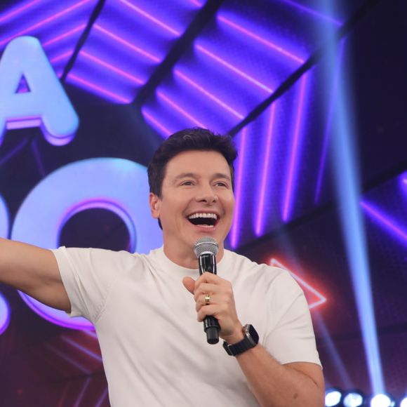 O apresentador, conhecido por sua longa trajetória na RecordTV, assinou contrato na última terça-feira (29/7) para uma participação especial na próxima temporada do quadro Dança dos Famosos, que estreia no dia 3 de agosto, dentro do Domingão com Huck.