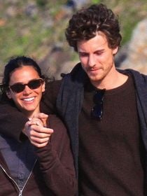 'Bruna Marquezine está vivendo muito': detalhe nas costas de Shawn Mendes alimenta teoria dos fãs sobre o casal. 'São fogosos'