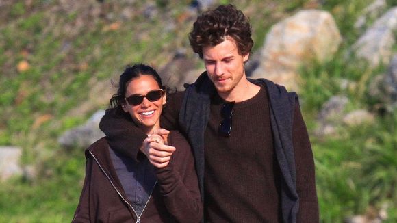 'Bruna Marquezine está vivendo muito': detalhe nas costas de Shawn Mendes alimenta teoria dos fãs sobre o casal. 'São fogosos'