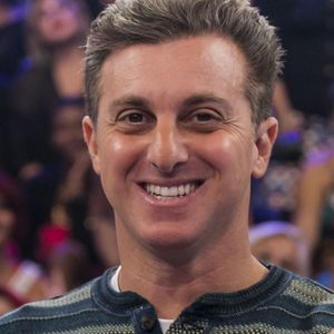 Antes de ser apresentador do 'Domingão', Luciano Huck esteve à frente do 'Caldeirão', hoje apresentado por Marcos Mion.
