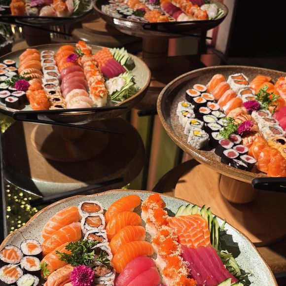 Festa de 15 anos da filha de Kaká teve buffet de comida japonesa
