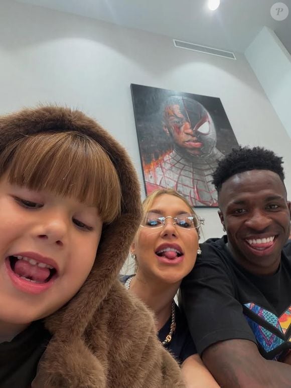 Junio Vini é a forma como Maria Alice, filha mais velha de Virgínia, chama Vini Jr.