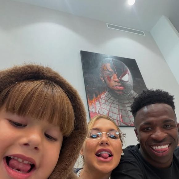 Junio Vini é a forma como Maria Alice, filha mais velha de Virgínia, chama Vini Jr.