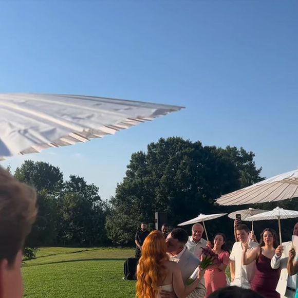 Sofia Liberato usou um vestido de noiva tomara que caia em seu casamento