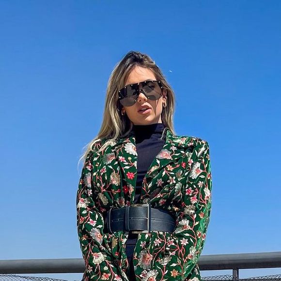 Virginia Fonseca usou maxicinto para dar evidenciar a cintura em look de frio