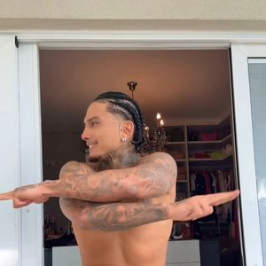 Dynho Alves publicou um vídeo onde exibe seus dotes de dança e internautas pediram a participação do funkeiro em uma futura edição da ‘Dança dos Famosos’