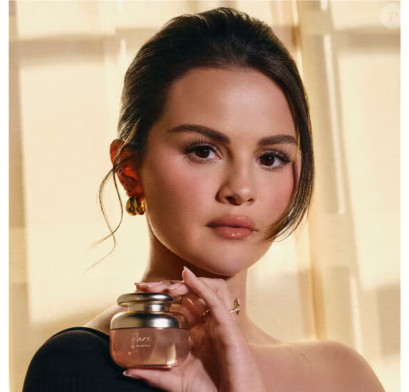 Perfume de Selena Gomez une “cheiro de rica” e embalagem inclusiva que facilita o uso por pessoas com limitações motoras