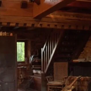 O enorme patrimônio reúne construções históricas, casas de hóspedes, restaurante, estúdio de arte e até ambientes que fazem referência a personagens interpretados pelo astro.