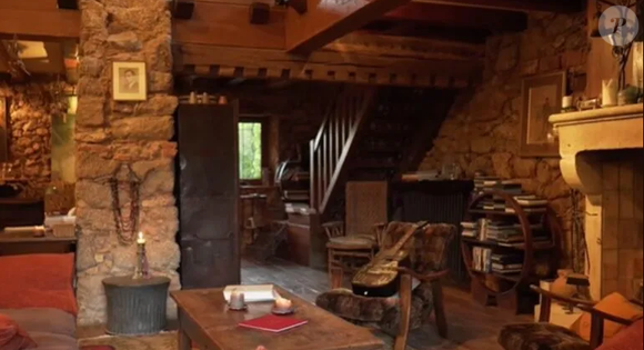 O enorme patrimônio reúne construções históricas, casas de hóspedes, restaurante, estúdio de arte e até ambientes que fazem referência a personagens interpretados pelo astro.