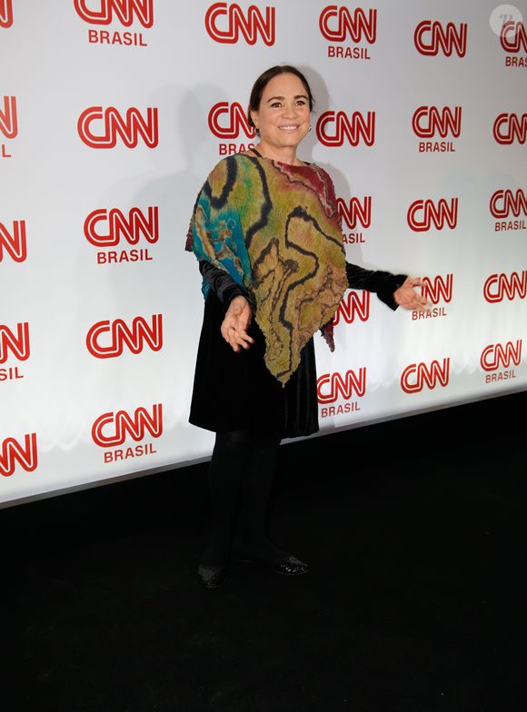 Além de criticar a adaptação, Regina se mostrou contrária ao uso do mesmo título.