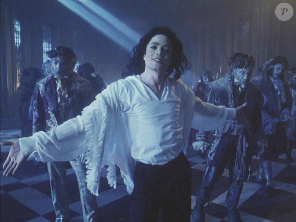 Michael Jackson em Ghosts, curta escrito com Stephen King que entrou para o Guinness Book