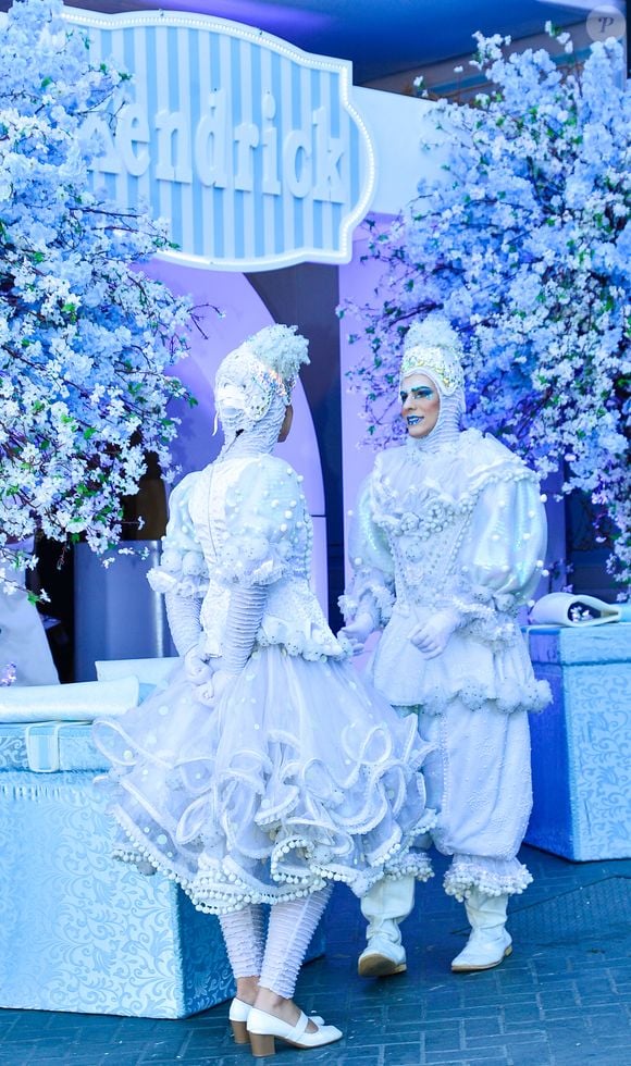 Paleta de azul e branco, árvores de mais de 2 metros e urso gigante: decoração do chá de bebê de Endrick e Gabriely Miranda impressiona convidados