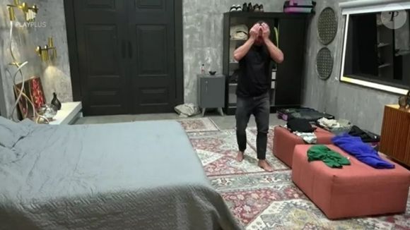 Sob o comando de Cairo Jardim e Monica Fonseca, a conversa começou a esquentar quando Mônica relembrou episódios polêmicos do confinamento, incluindo falas de Adriana sobre o comportamento do marido no jogo.