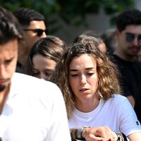 Devastada, mulher de Diogo Jota chora ao carregar caixão do marido após trágica morte do jogador do Liverpool em acidente na Espanha