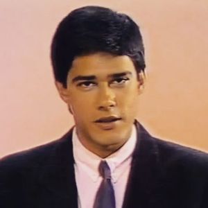 William Bonner, contratado desde 1986 pela Globo, trocará de programa na emissora; internautas detonaram decisão do 'plim-plim': 'Vai para a geladeira'