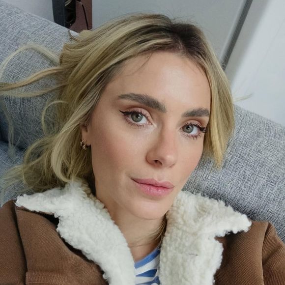 Carolina Dieckmmann completa 47 anos no próximo mês