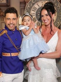 Após polêmica com SBT, Zezé Di Camargo surge fantasiado no aniversário de 1 ano da filha caçula com Graciele Lacerda. Fotos!