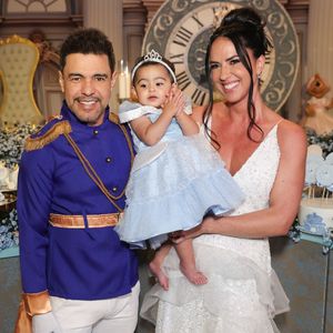 Zezé Di Camargo e Graciele Lacerda comemoraram 1 ano da filha, Clara