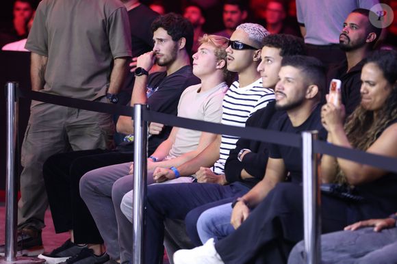 Filho de Angélica e Luciano Huck, Benício Huck também esteve em evento de luta