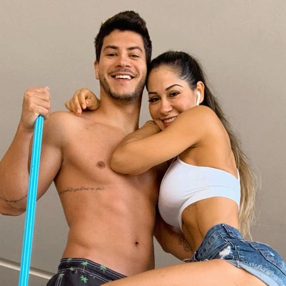 Ex-marido de Maíra Cardi, o campeão do 'BBB 22' Arthur Aguiar se converte ao Evangelho