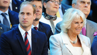 Quase ninguém sabe, mas o primeiro encontro do Príncipe William com a madrasta Camilla aconteceu no 'susto' e 9 meses após a morte de Princesa Diana