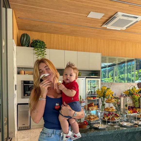 No Dia das Mães, Virgínia Fonseca usou uma regata canelada com pach da Hello Kitty