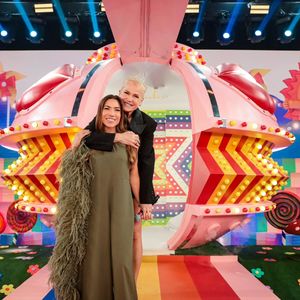 Ao chegar na atração, Xuxa estava a bordo de sua famosa nave espacial no programa de Patricia Abravanel.