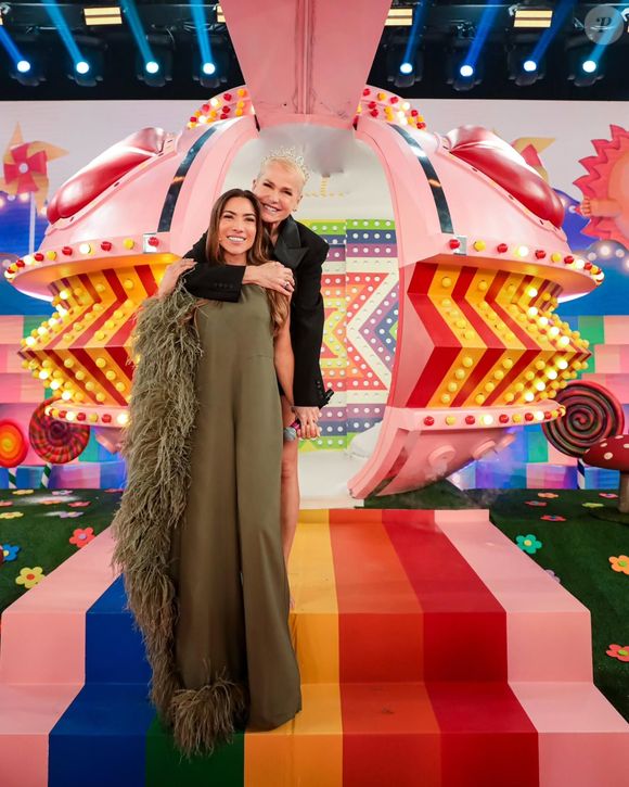 Ao chegar na atração, Xuxa estava a bordo de sua famosa nave espacial no programa de Patricia Abravanel.