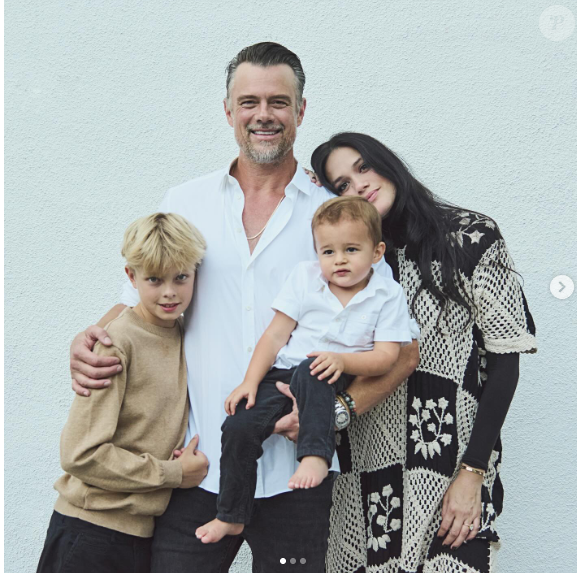 Josh Duhamel com a atual esposa, Audra Mari, e os filhos