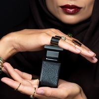 5 perfumes árabes que cheiram a riqueza - sem precisar de grife francesa!