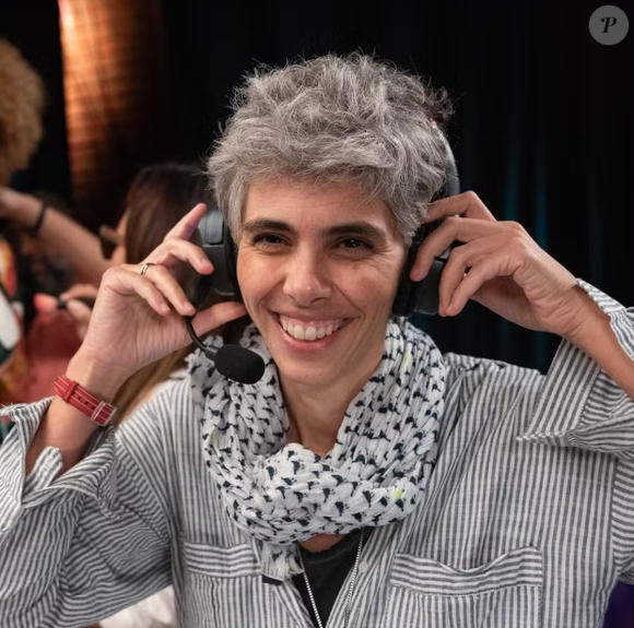 Carioca de 46 anos, Letícia Prisco é conhecida por dirigir séries como 'Dono do Lar', 'A Vila', 'Vai que Cola' e 'Vizinhos'. Ela também já foi assistente de direção de autoridades do cinema como Walter Salles e Anna Muylaert.