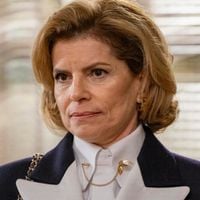 Um homem, uma maleta 007 e um pedido de casamento bizarro: hoje Odete Roitman em 'Vale Tudo', Debora Bloch já foi perseguida por stalker. 'Fiquei com medo'