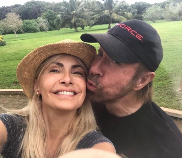 Chuck Norris acumulava várias fotos com a mulher, Gena O'Kelly, em seu Instagram
