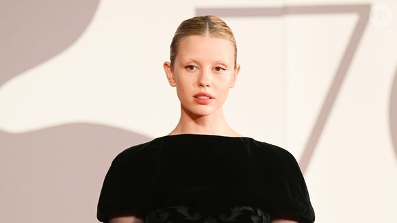 Avó da atriz internacional Mia Goth, Maria Gladys vive realidade dura, longe dos holofotes.