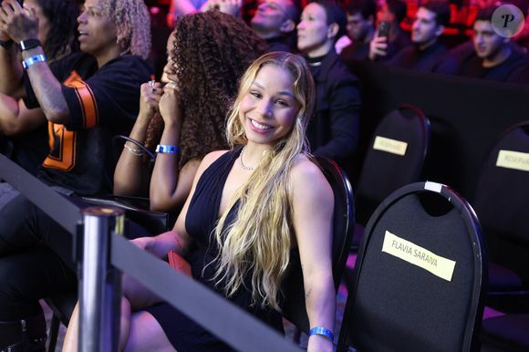 Flávia Saraiva foi outra famosa a prestigiar evento de luta